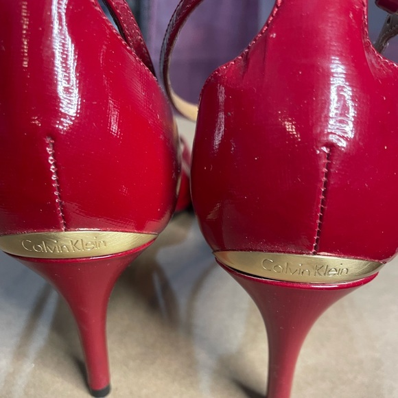 The Calvin Klein® Gayle 2 is a modern and uniquely sophisticated heel. - Picture 3 of 5